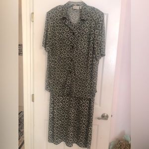 Women’s size 22W 2pc dress. Worn once. Black & Green pattern